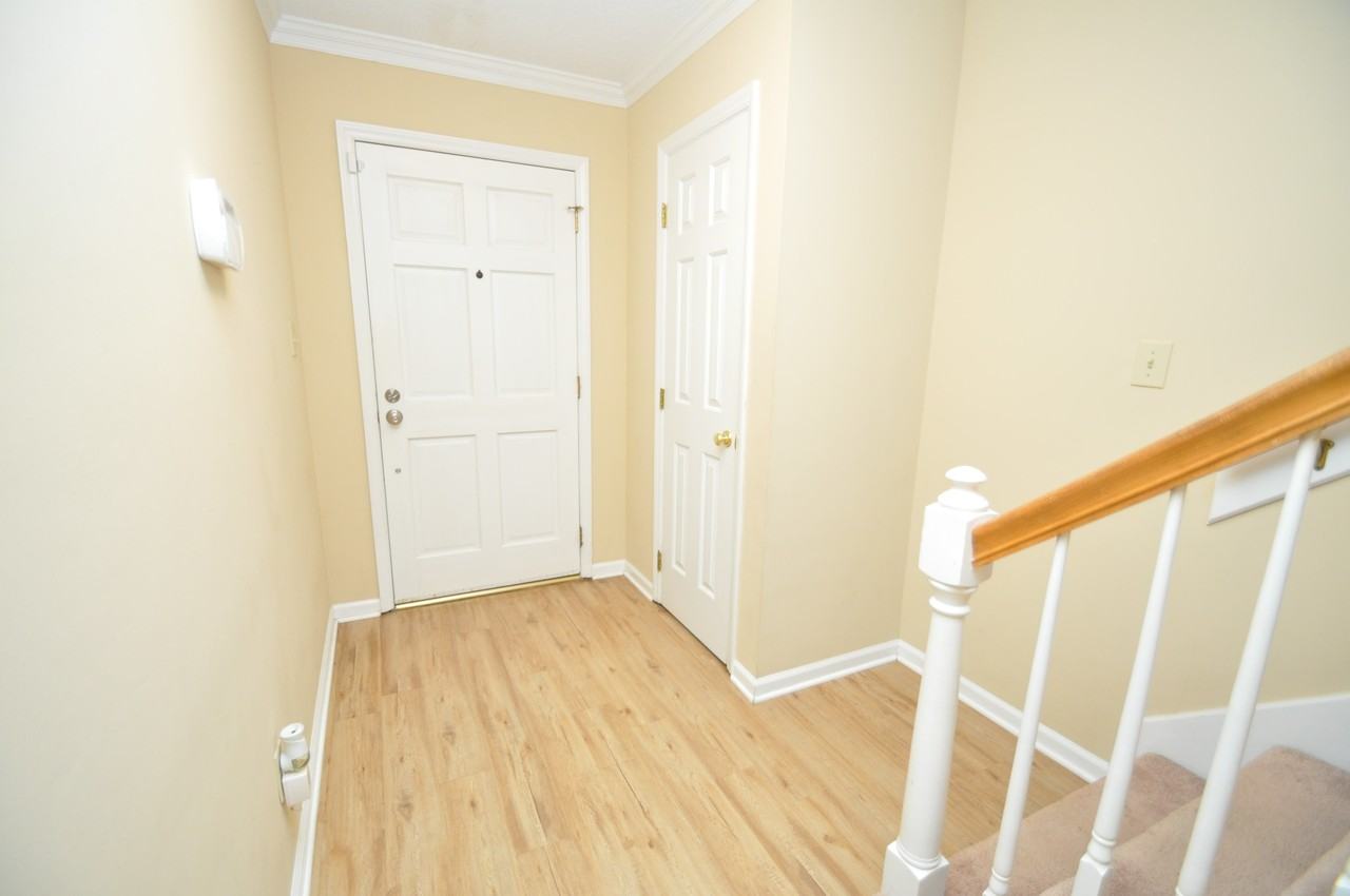 1004 Oak Lake Ct - Photo 3 of 35