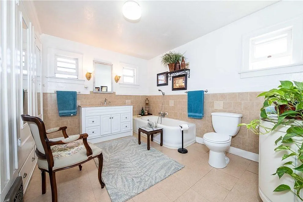 557 W D St #NA - Photo 3 of 10