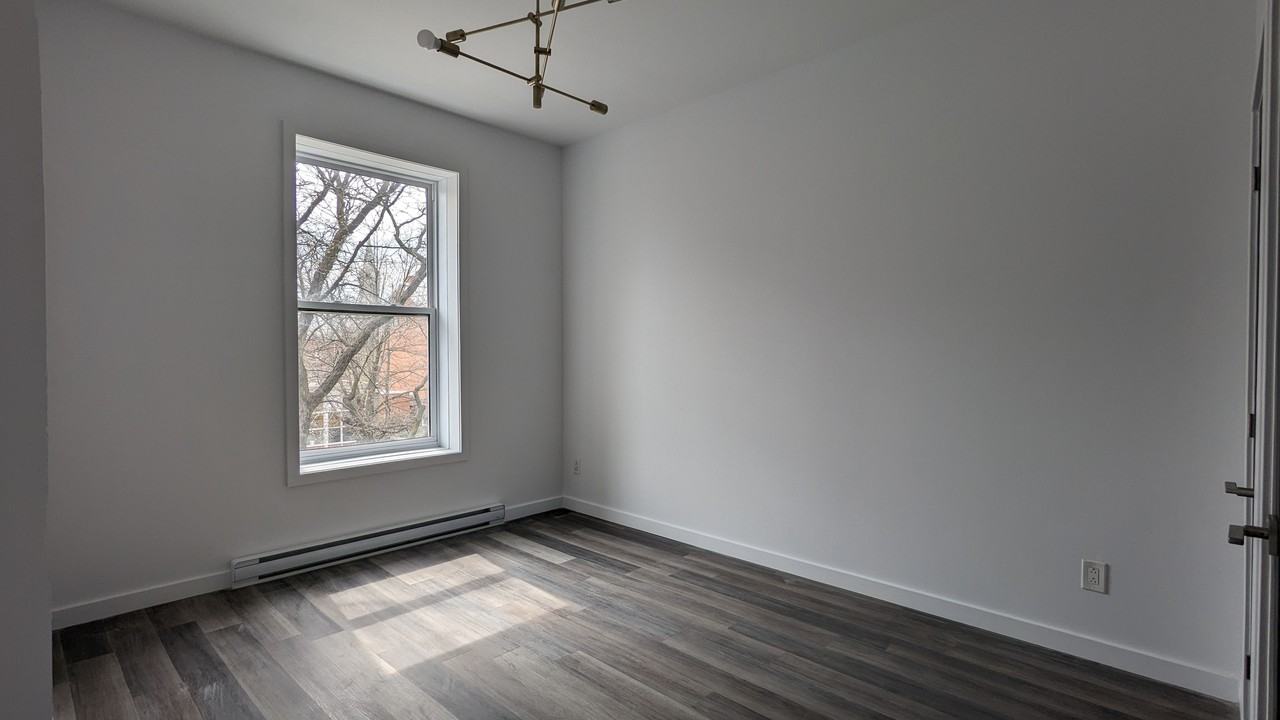 Sunny De Lorimier Apartments Avenue De Lorimier 3, Montréal, QC H2K