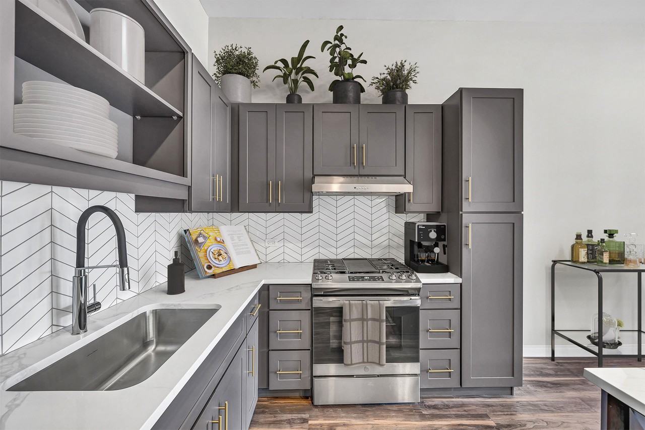 Albion Highland Park - Photo 3 of 37