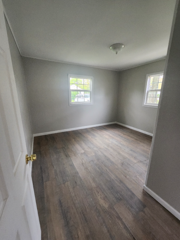 5220 N Roberts Rd - Photo 3 of 11