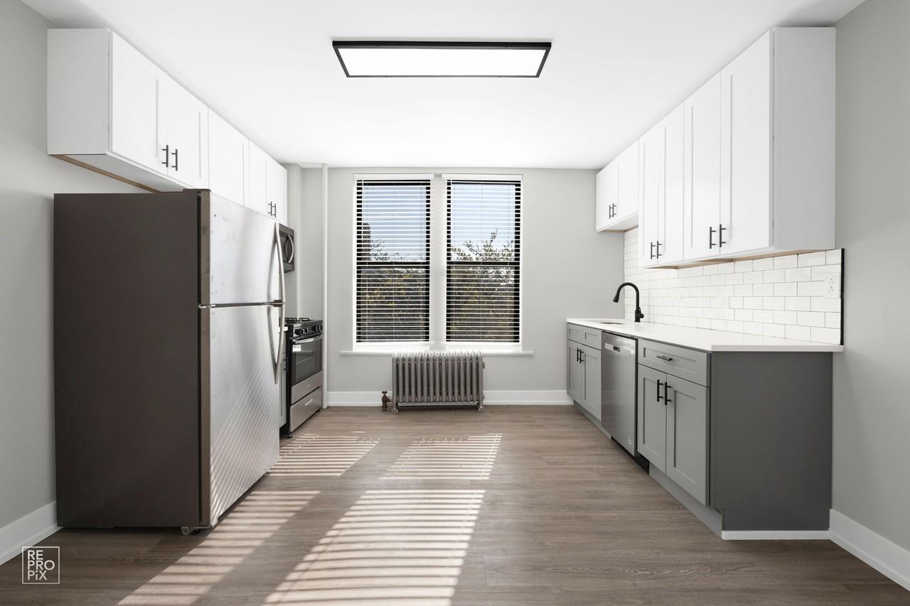 722 S Racine - Photo 2 of 26