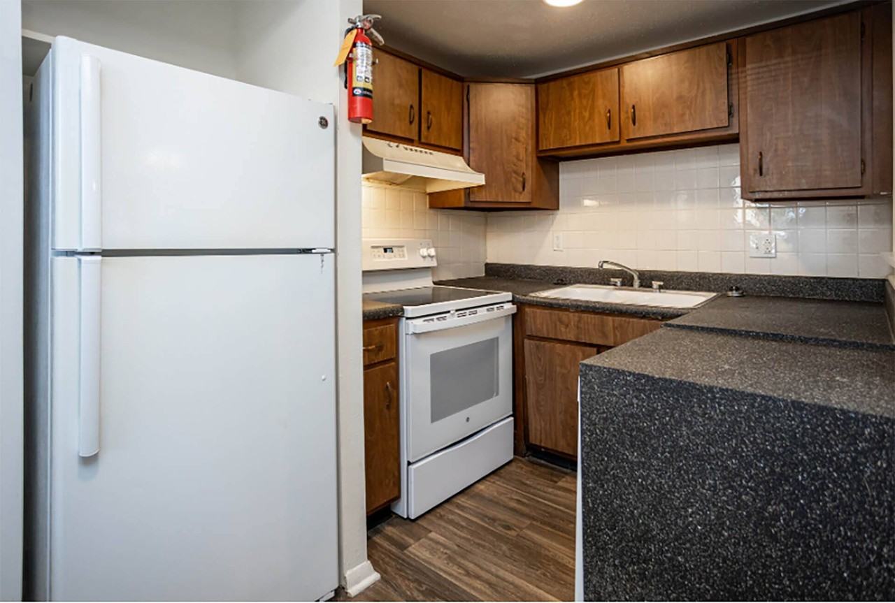 Windsor Court Apartments - Photo 7 of 23