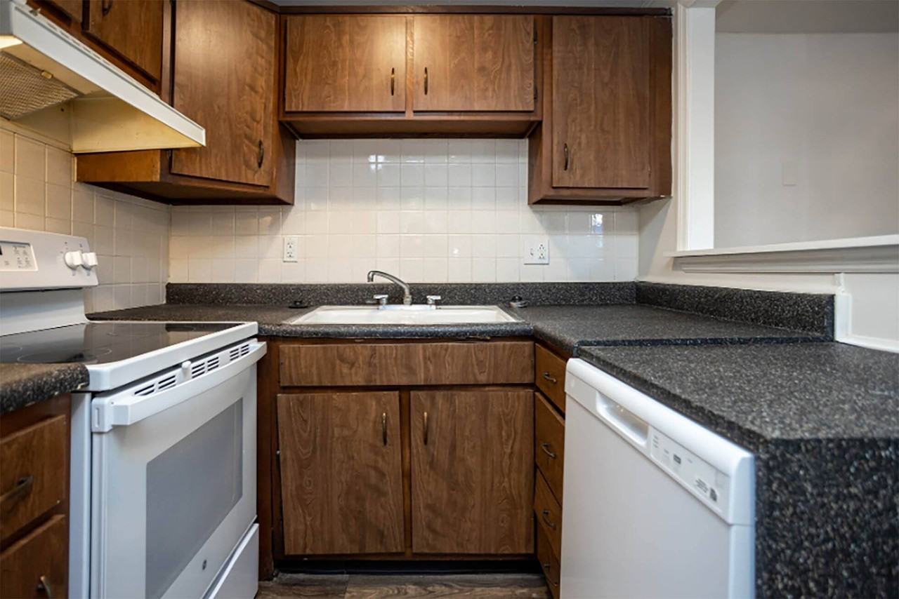Windsor Court Apartments - Photo 6 of 29