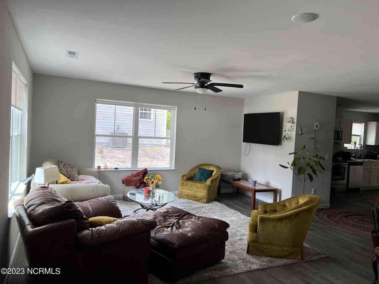 232 Jordan Ln - Photo 2 of 13