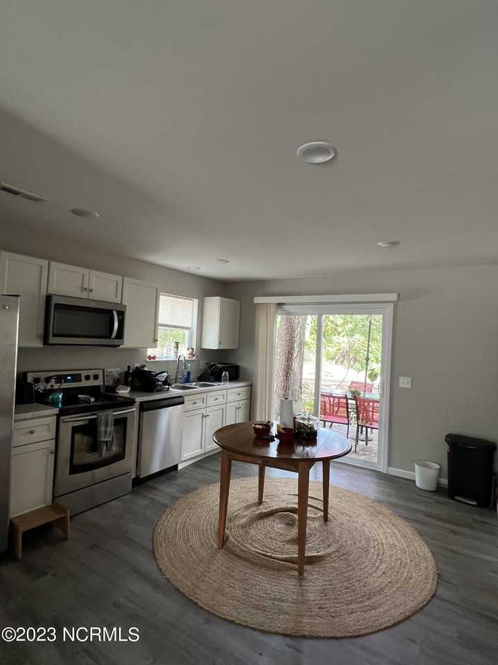 232 Jordan Ln - Photo 3 of 13