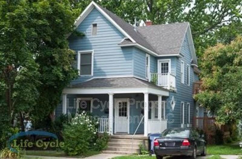 241 Lane Ave Nw - Photo 2 of 17