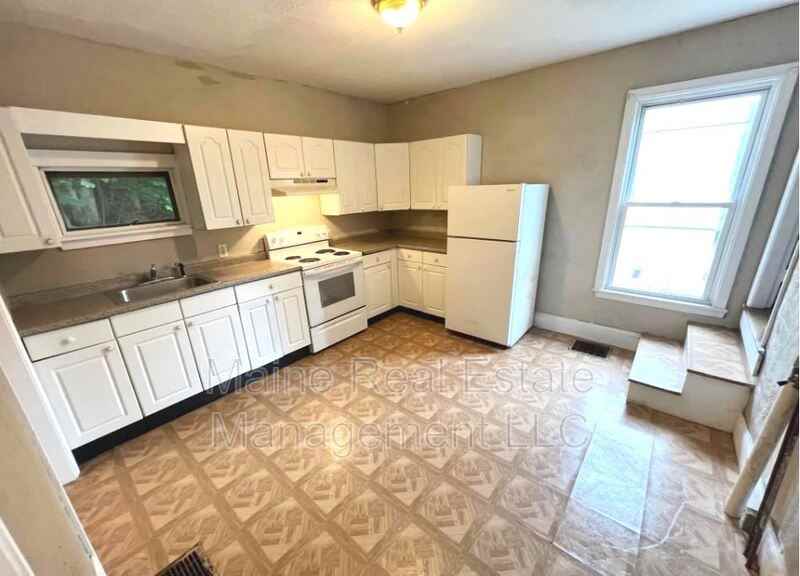 49 Highland Ave #A - Photo 3 of 15