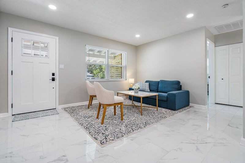 10511 53rd Ave N - Photo 3 of 15