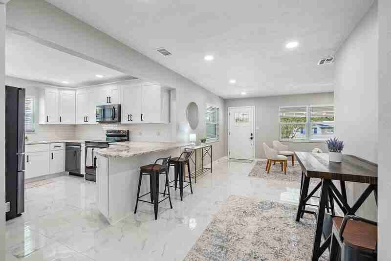 10511 53rd Ave N - Photo 4 of 15