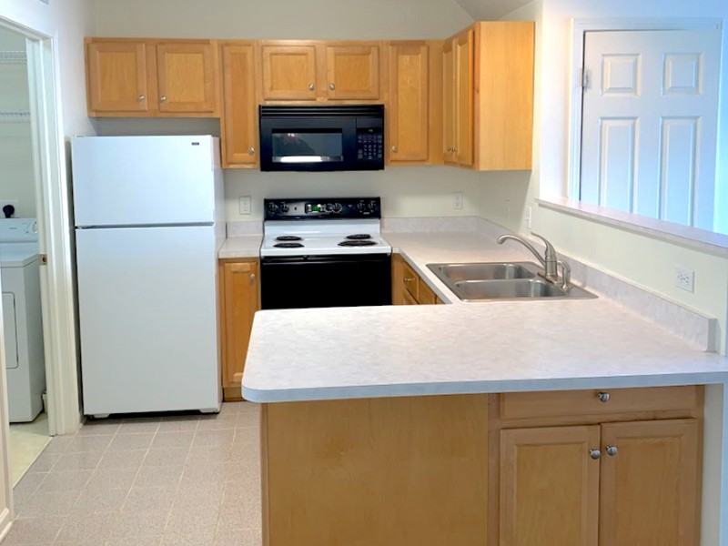 960 Summitville Dr - Photo 2 of 10