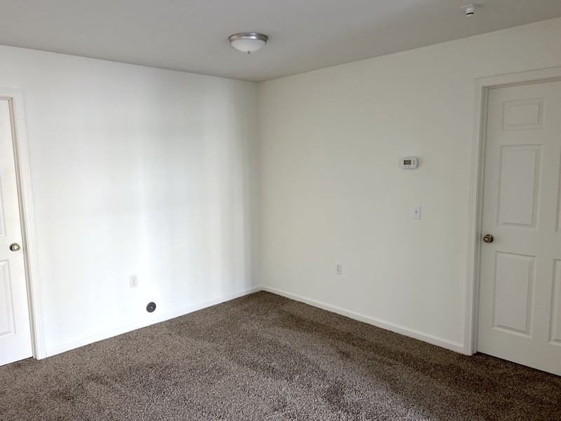 960 Summitville Dr - Photo 3 of 10