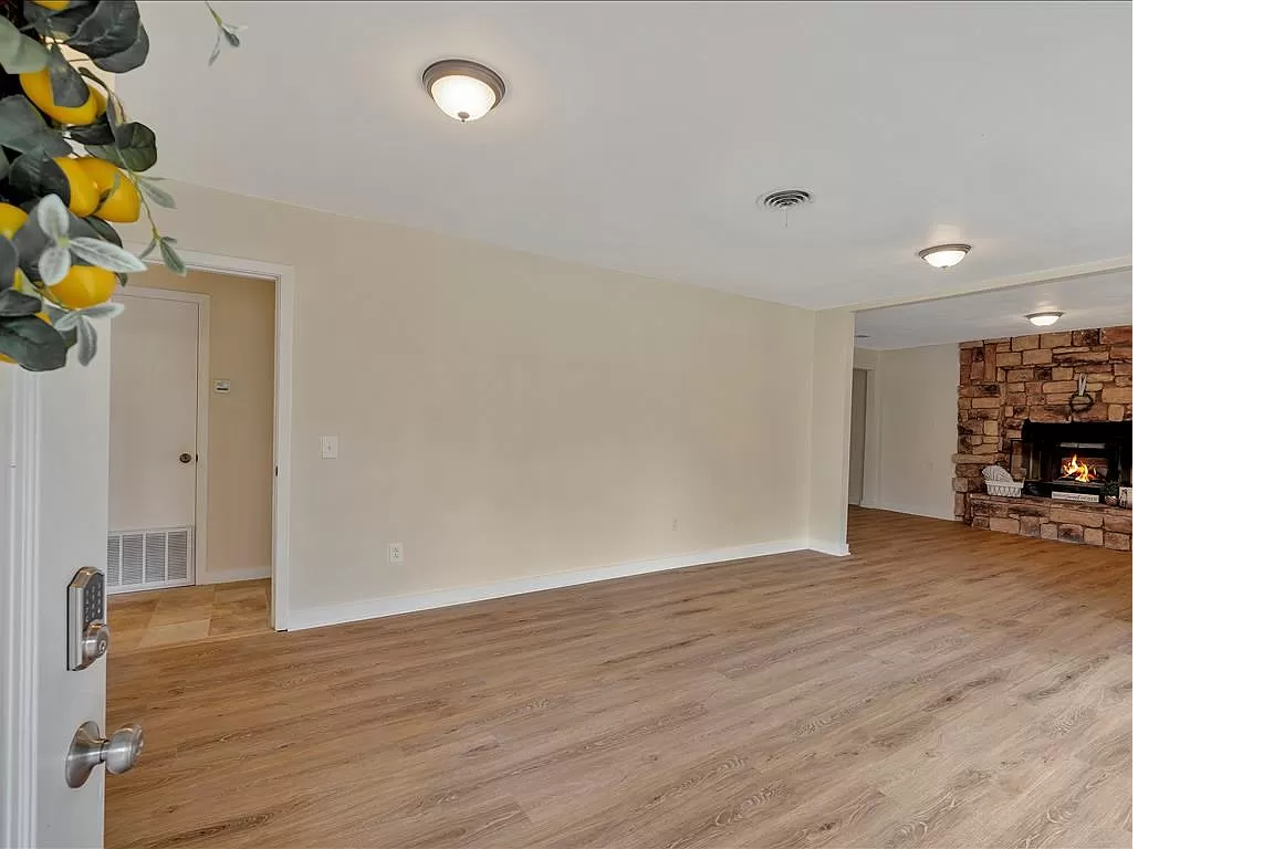 1016 Duren St #NA - Photo 3 of 11
