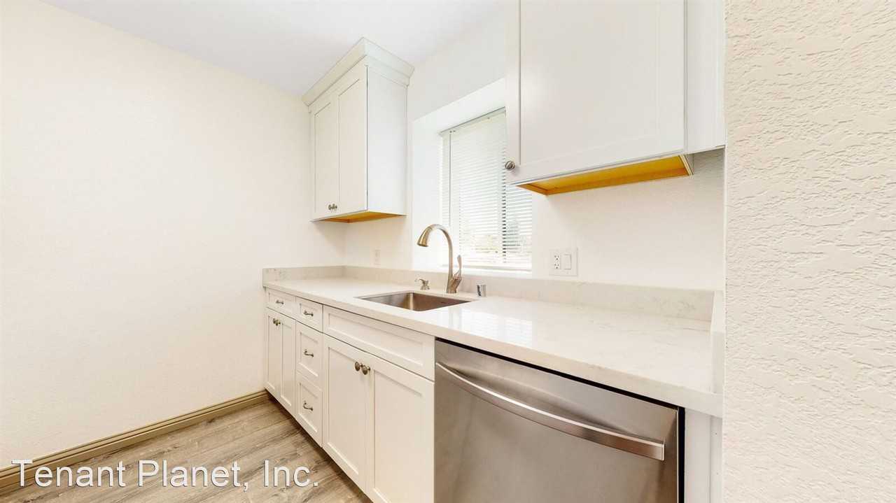 3265 Shadow Park Pl - Photo 3 of 33