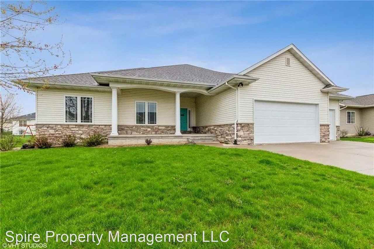 850 Hemlock Ct - Photo 2 of 28