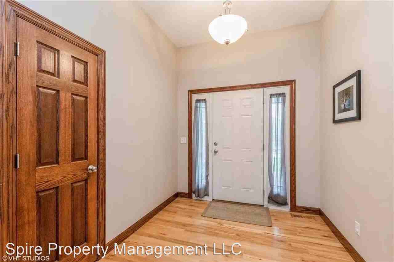 850 Hemlock Ct - Photo 3 of 28