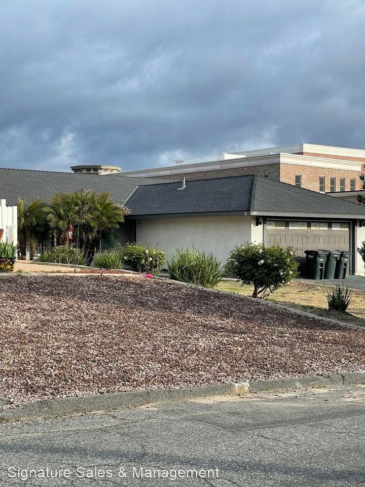 41874 6th St - Photo 2 of 12