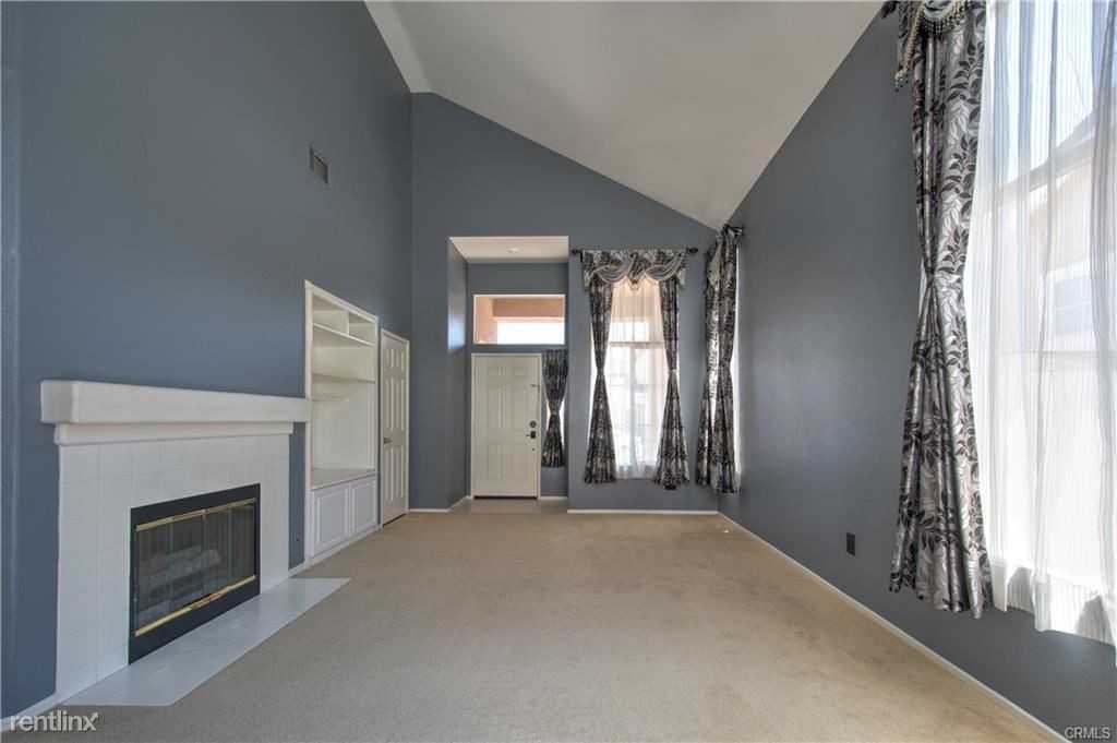 21 Balustrade Pl - Photo 2 of 10