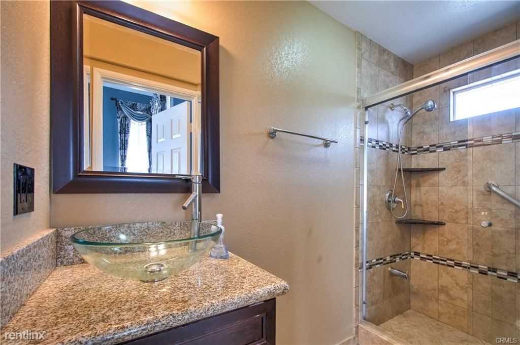 21 Balustrade Pl - Photo 3 of 10