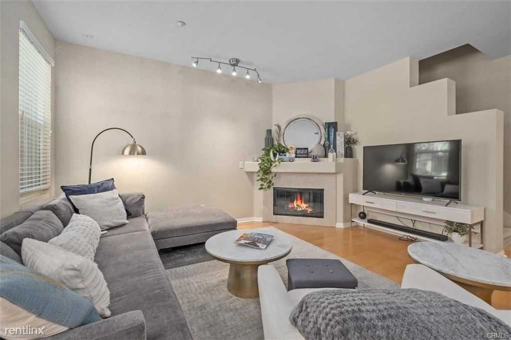 120 Coral Rose - Photo 2 of 10