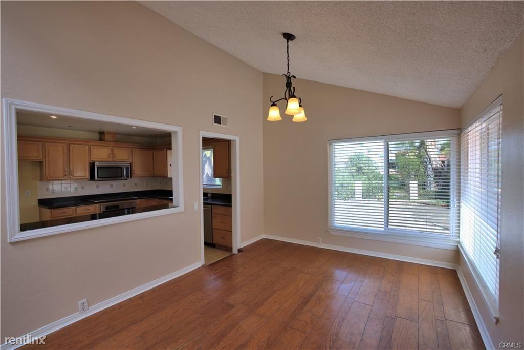 1212 Tierra Luna - Photo 3 of 10