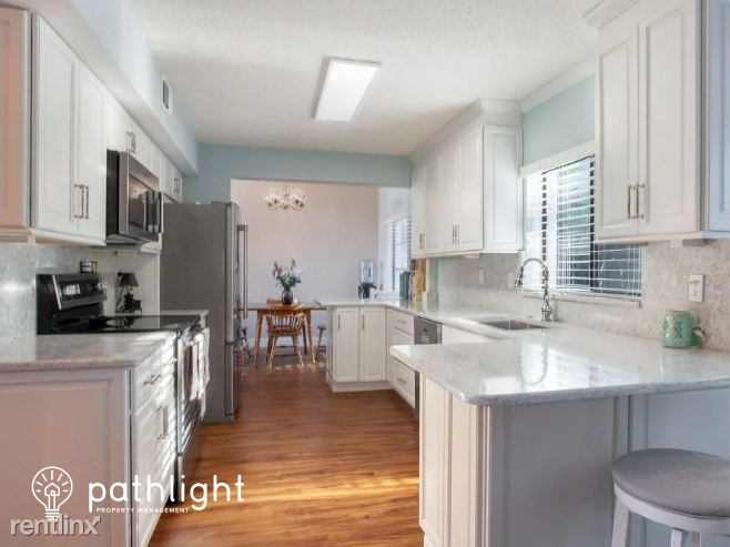 389 Waterford Cir W - Photo 2 of 10