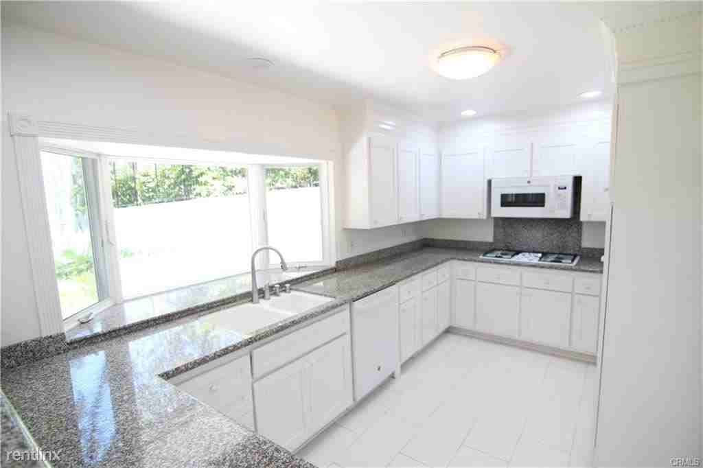 312 Otero - Photo 3 of 11