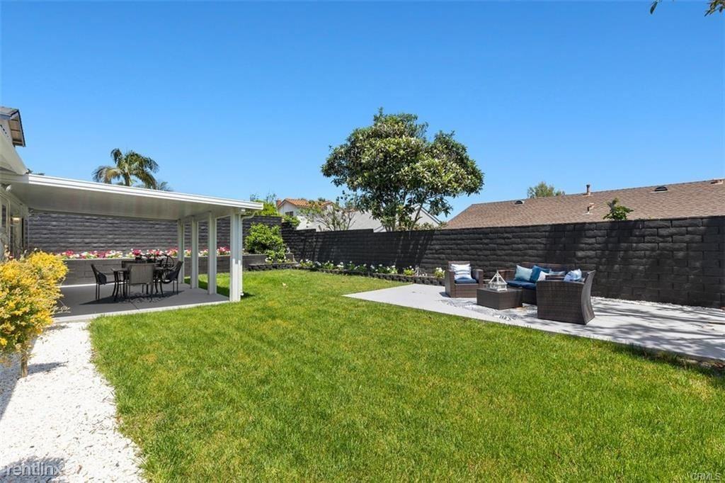 25552 Mackenzie St - Photo 2 of 11