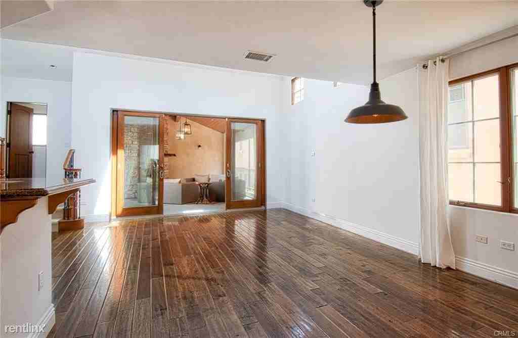 430 1/2 Acacia Ave - Photo 2 of 11