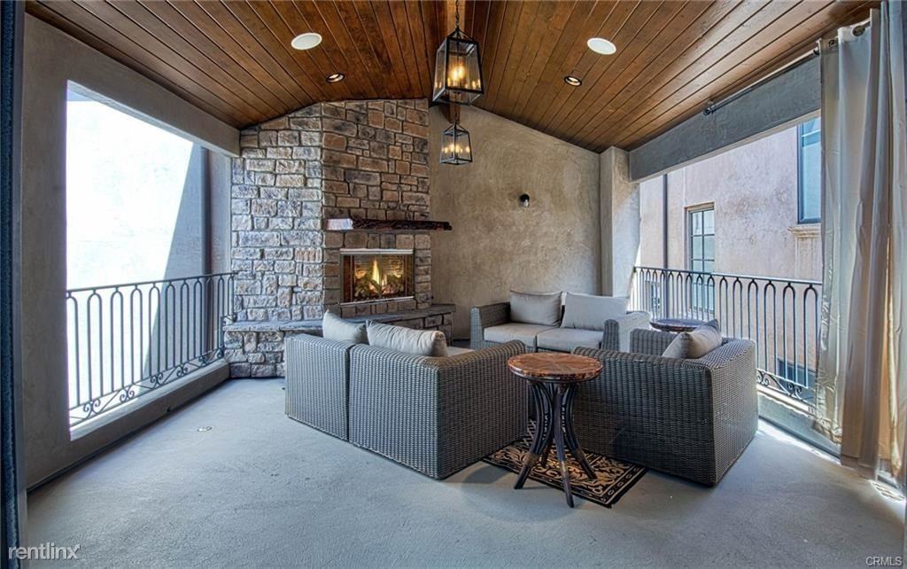 430 1/2 Acacia Ave - Photo 3 of 11