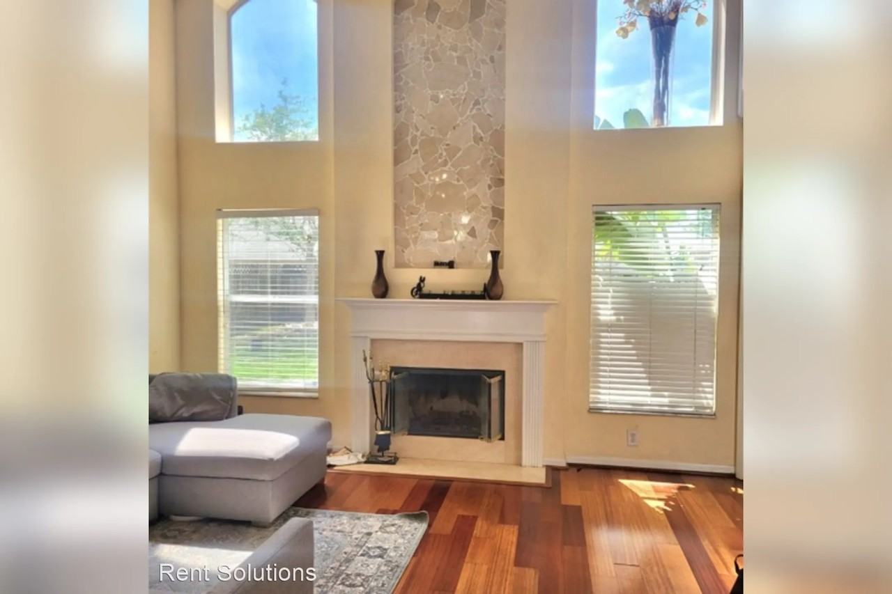 25817 Bloomsbury Ct - Photo 3 of 28