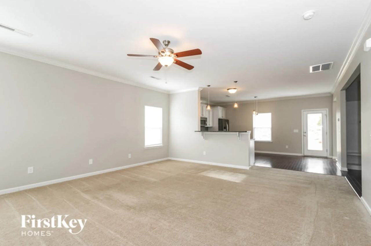 4305 Lochurst Dr - Photo 3 of 15