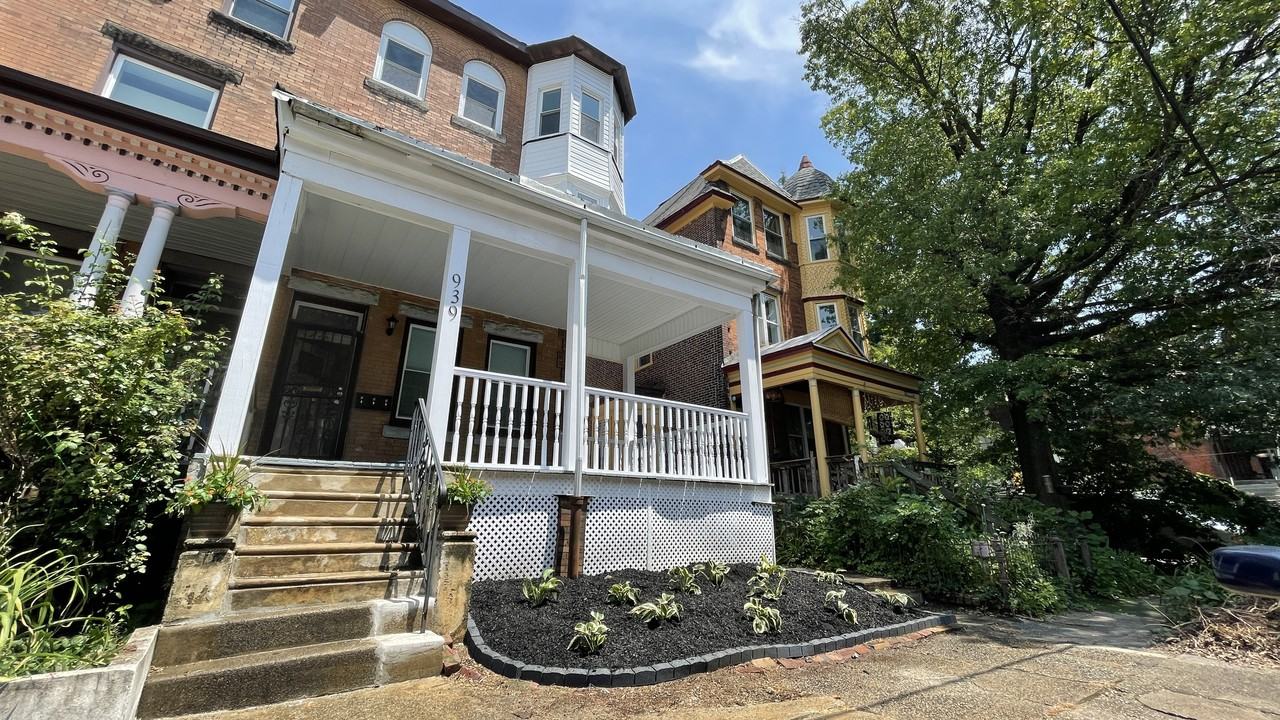 939 S Saint Bernard St #1 - Photo 2 of 12