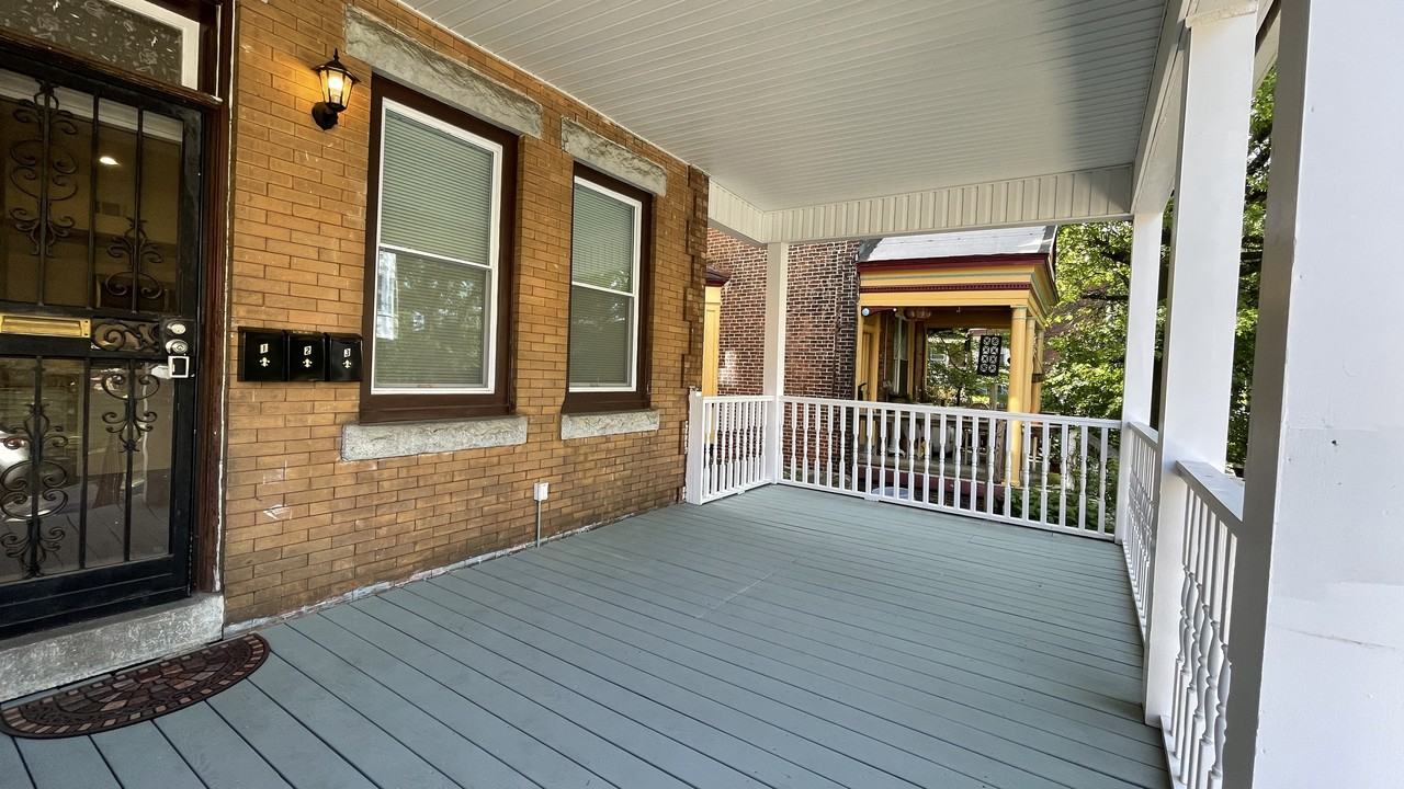 939 S Saint Bernard St #1 - Photo 4 of 12