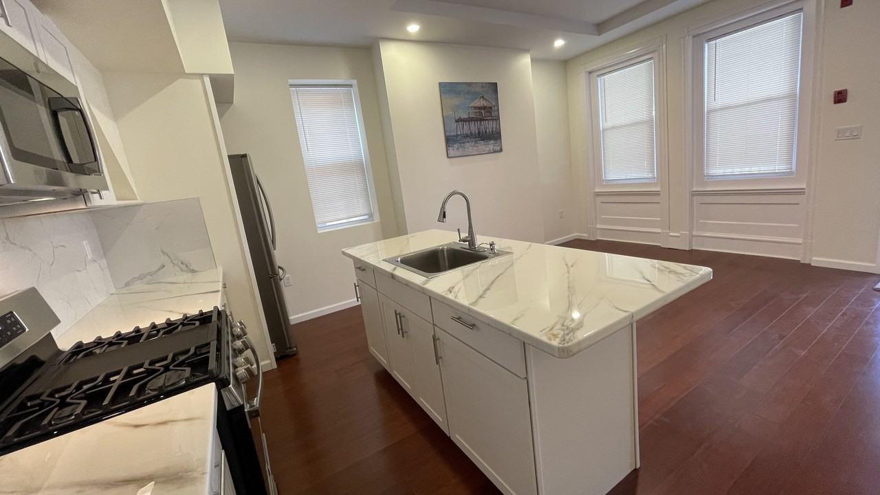 939 S Saint Bernard St #1 - Photo 5 of 12