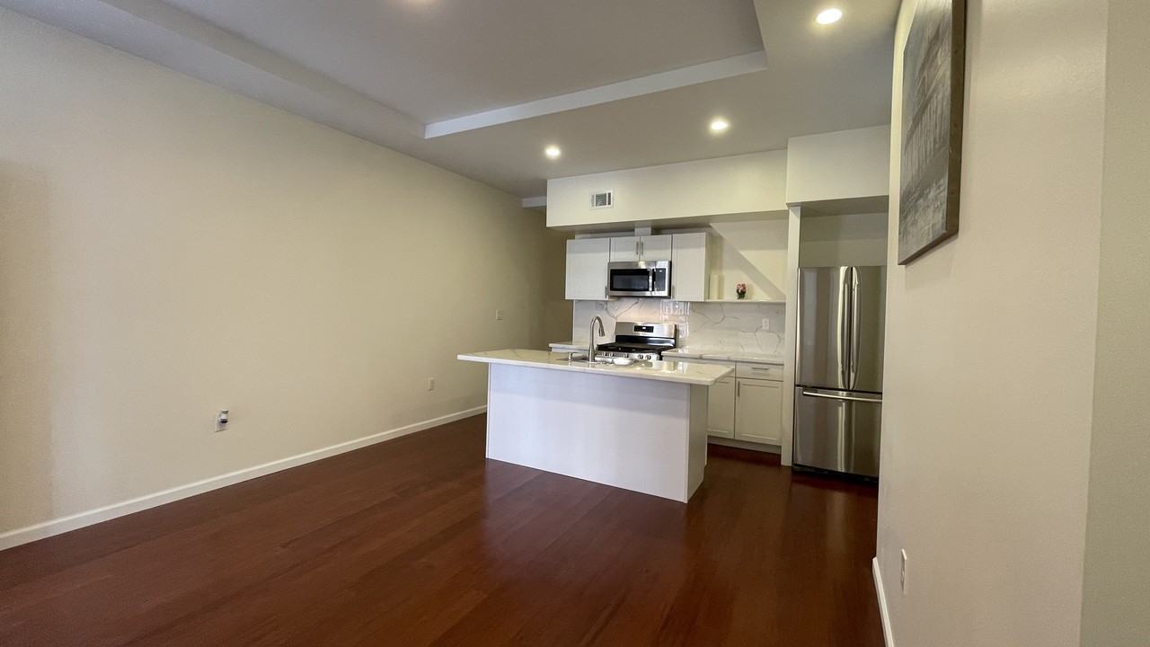 939 S Saint Bernard St #1 - Photo 6 of 12