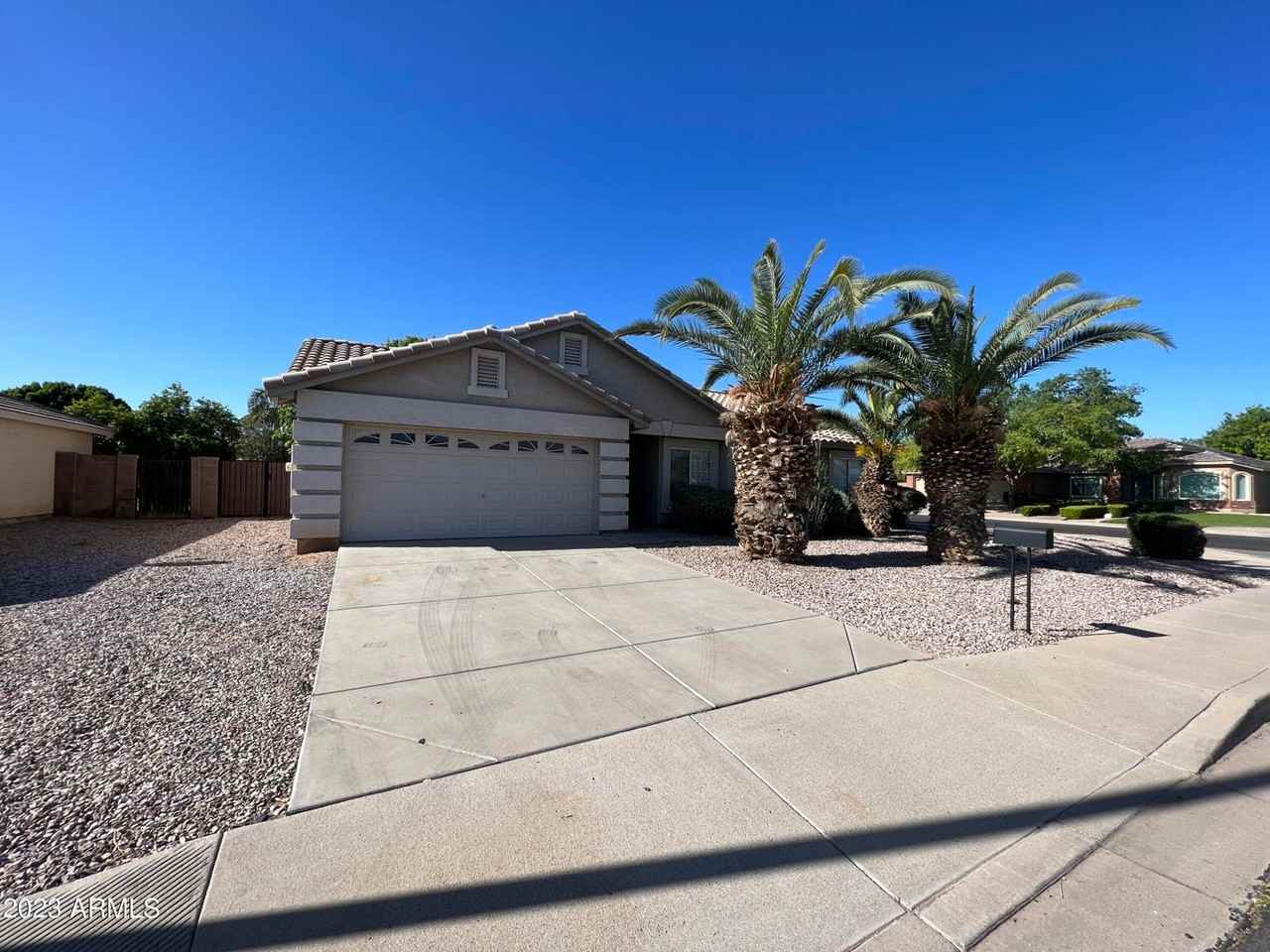 2837 E Erie Ct - Photo 2 of 20