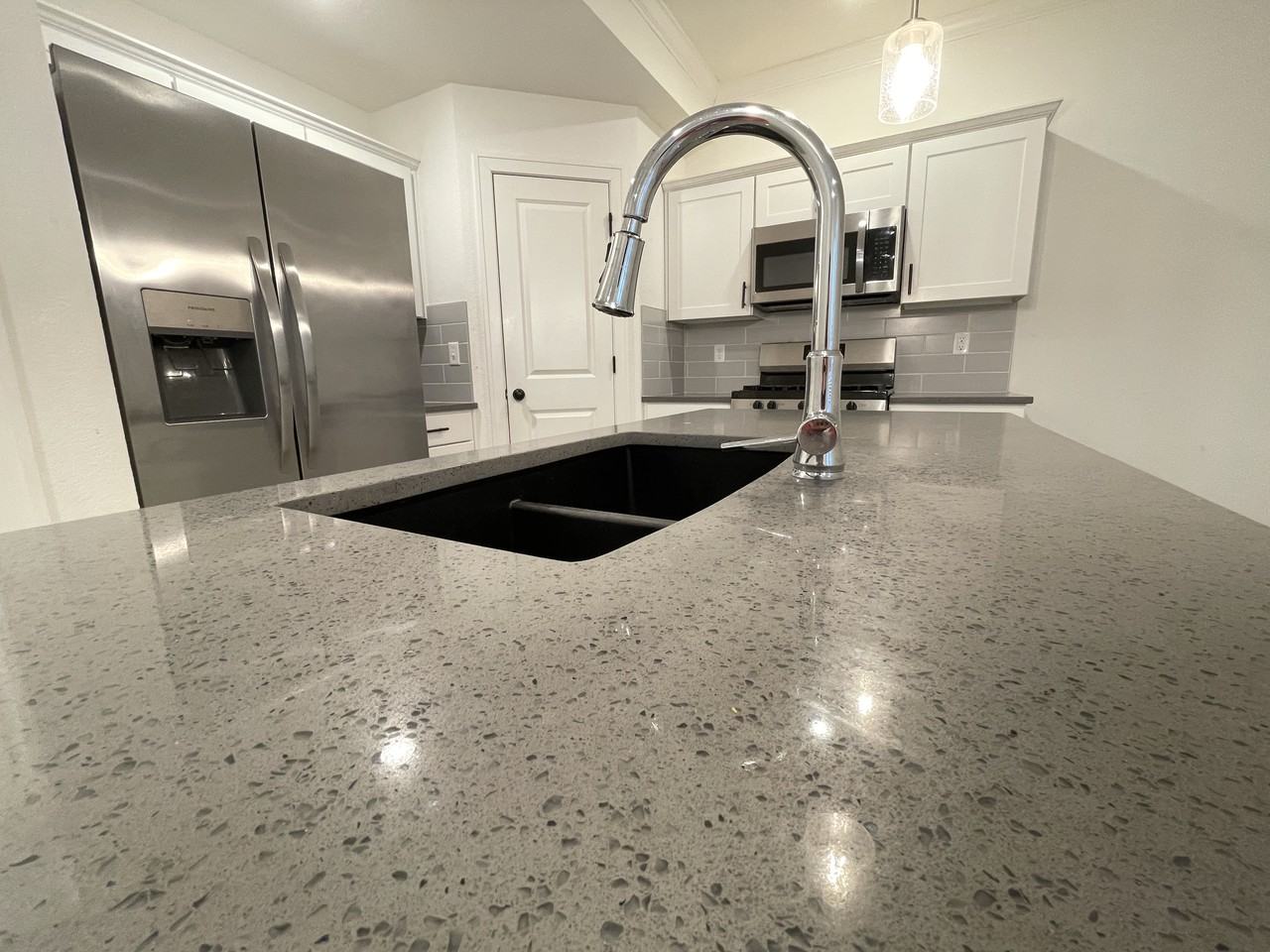 7392 Aaron St - Photo 3 of 23