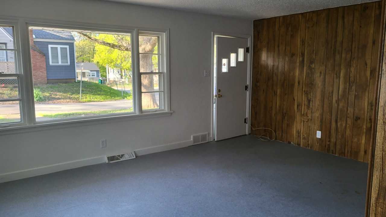 1910 Indiana Ct - Photo 2 of 6