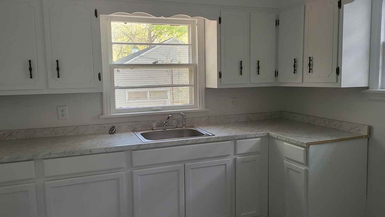 1910 Indiana Ct - Photo 3 of 6