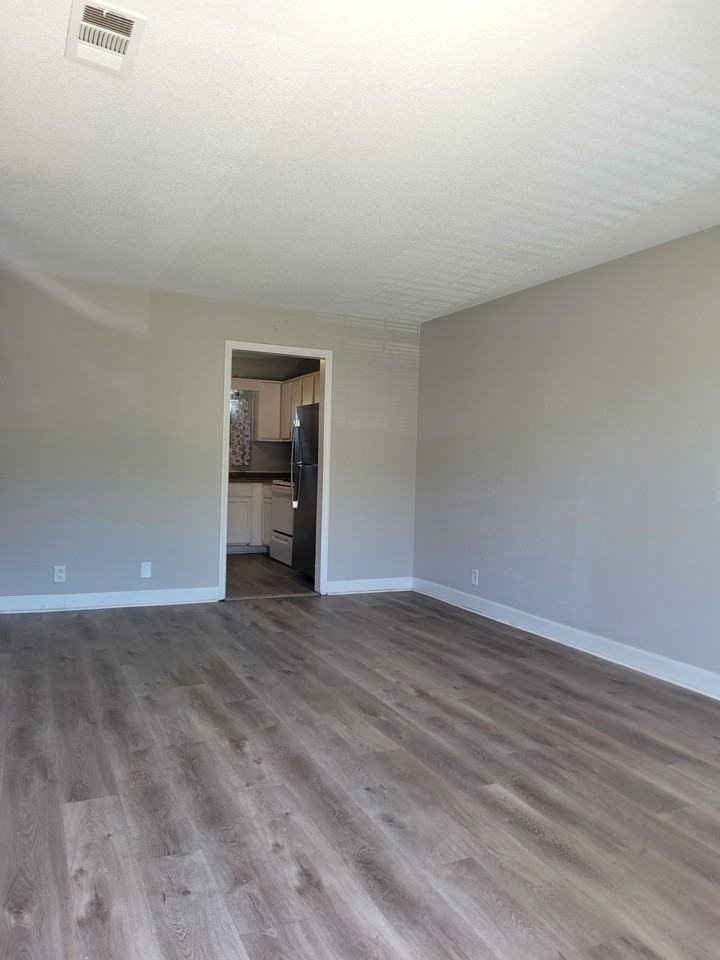 1904 Westchester Dr - Photo 2 of 11