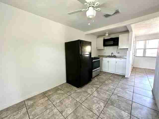 371 N Trowell Ave - Photo 2 of 7