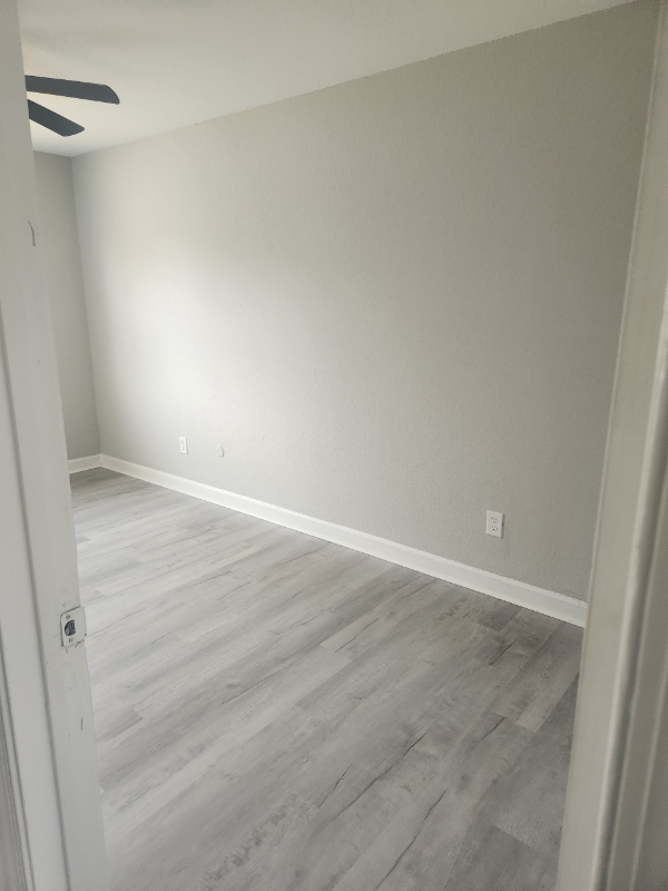 315 E Little Creek Rd - Photo 3 of 8