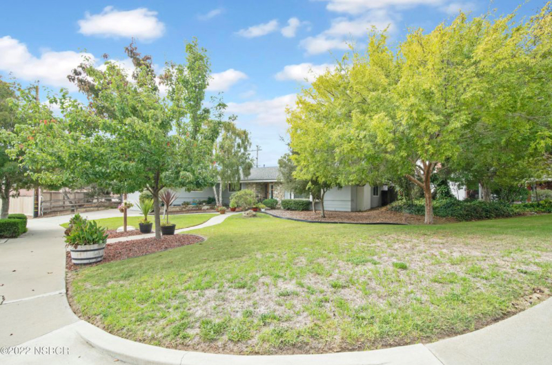 3994 Club House Rd - Photo 2 of 24