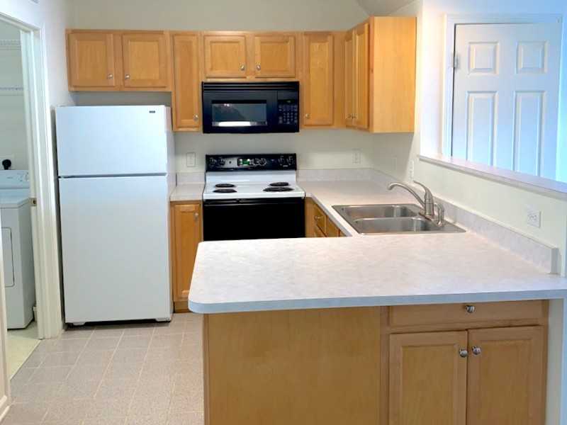 1083 Summitville Dr - Photo 2 of 9