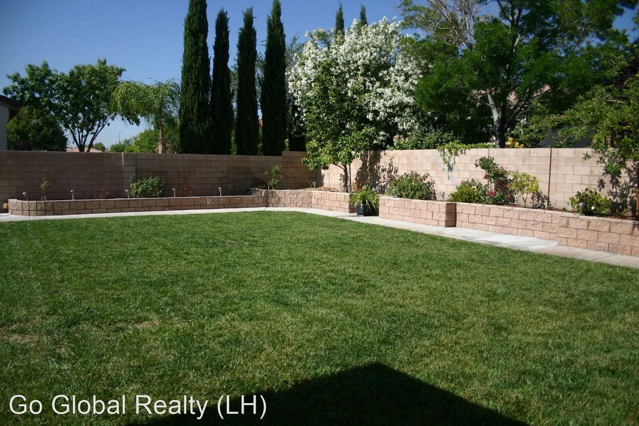 8045 Mosaic Harbor Ave - Photo 3 of 33