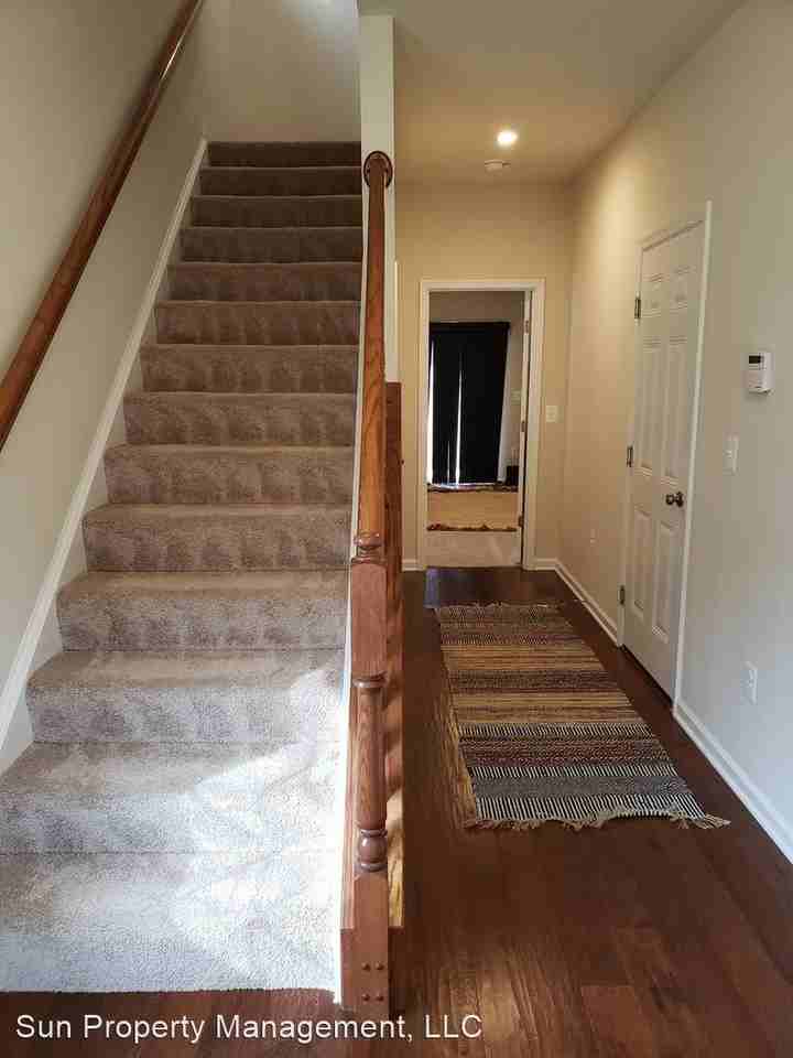 10112 Futbol Ct - Photo 2 of 4