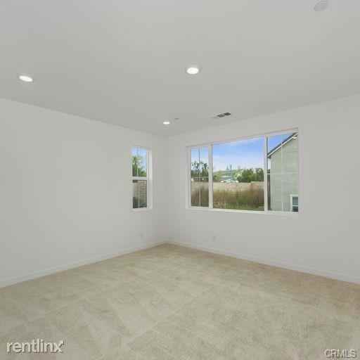 25947 Meadow Dr - Photo 2 of 10