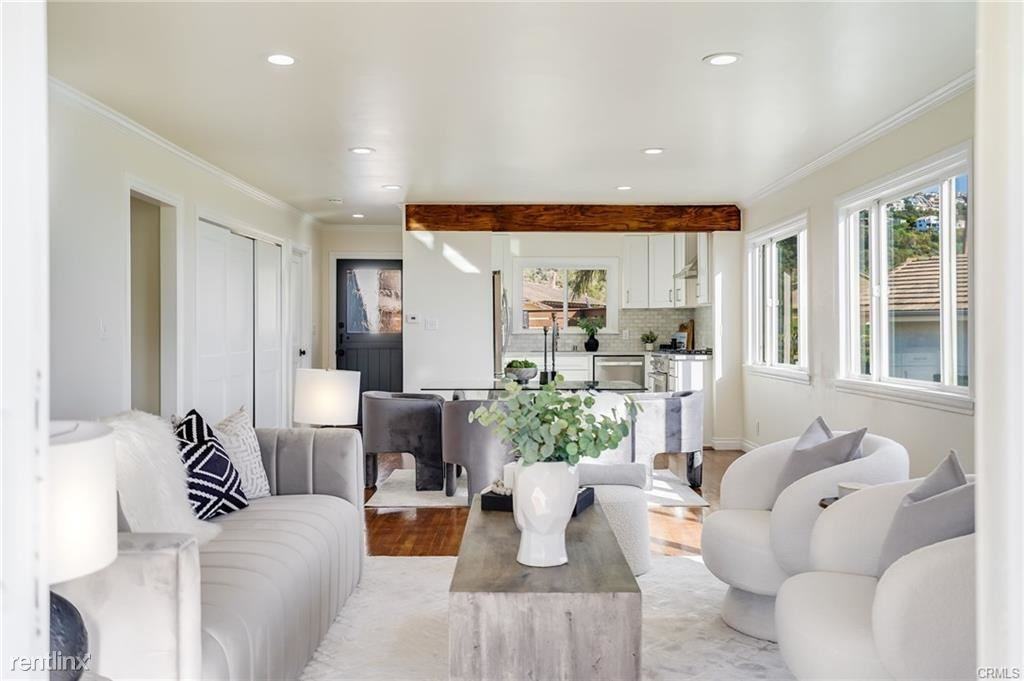 992 Oriole Dr - Photo 3 of 11