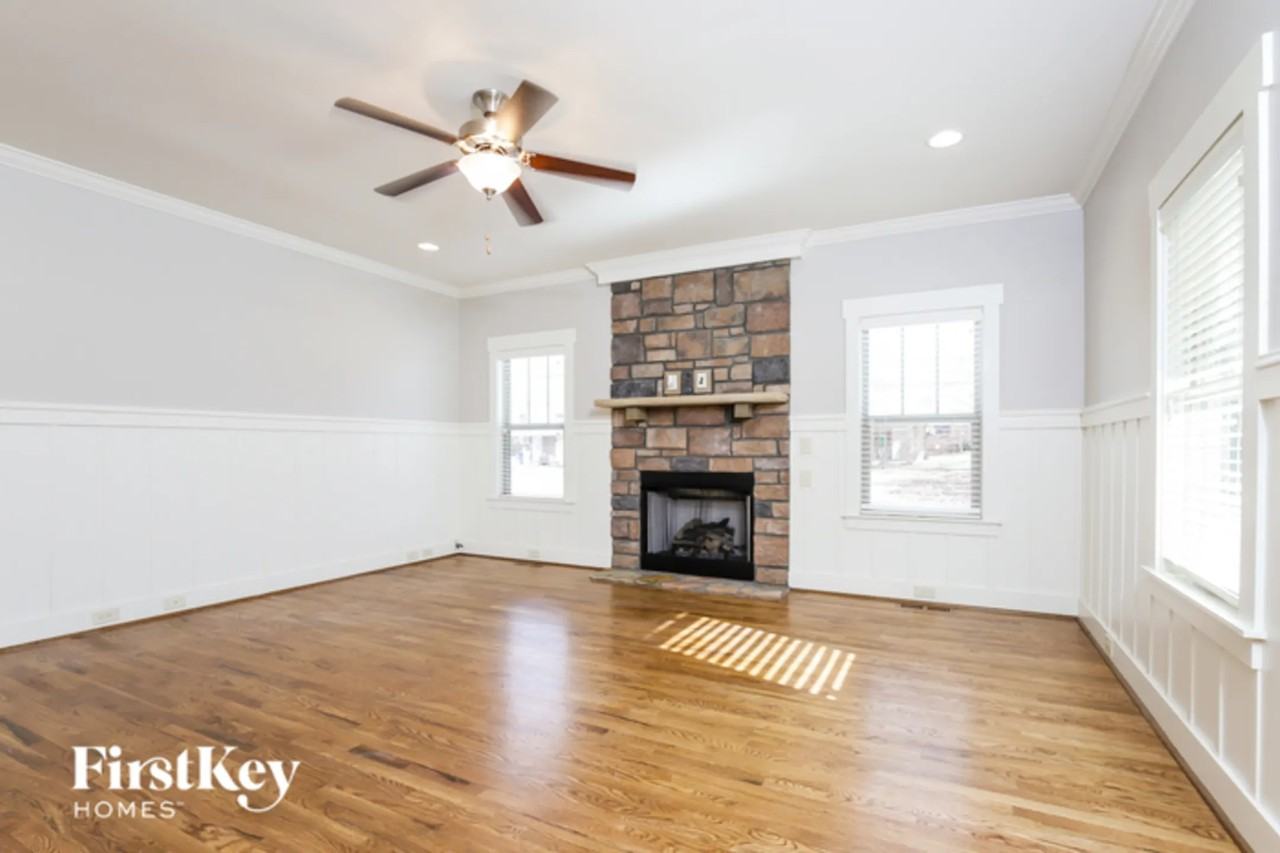 2249 Sherwood Dr - Photo 2 of 14